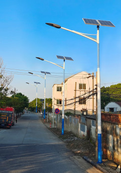 Integrated 140w led light Solar Street Light Energy Storage Examples Of Rural Roads 10m~12m height light pole